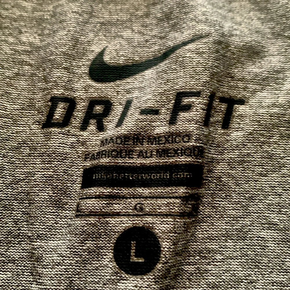 Nike Dri-Fit Grey Short sleeve shirt - Picture 3 of 5